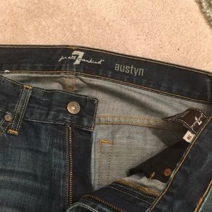 7 jeans! Size 30.. brand new condition